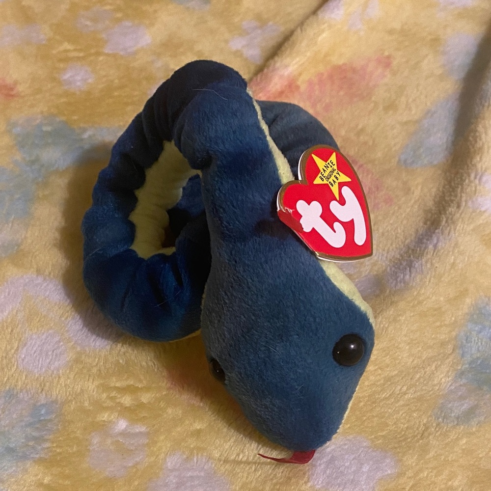 Ty Beanie Babies Hissy Plush in Blue and Yellow